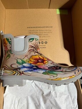 New in box ANUSCHKA
Rain Boot - CALAVERAS DE AZUCAR